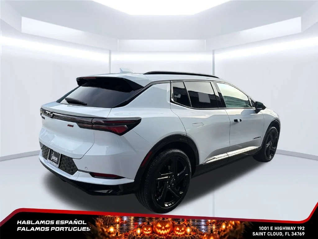 Used 2024 Summit White Chevrolet 2RS image 5