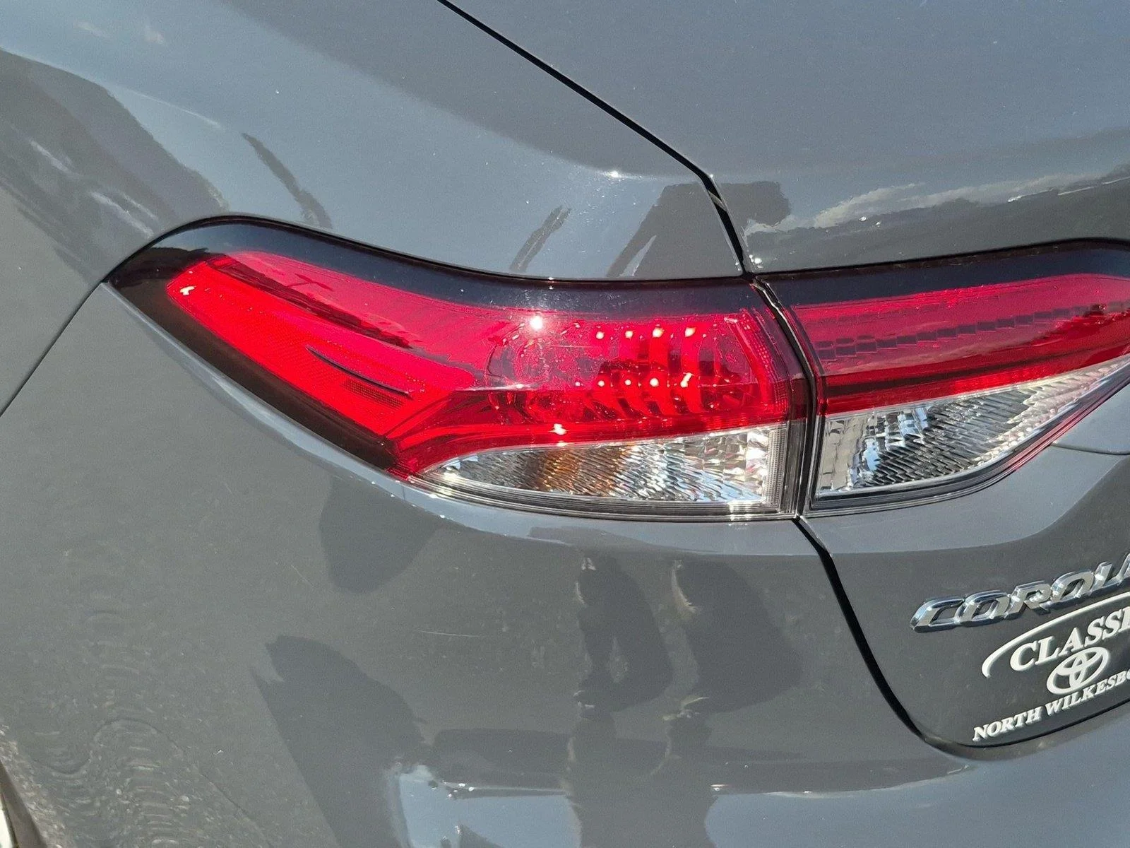 Used 2025 Underground Toyota LE image 11