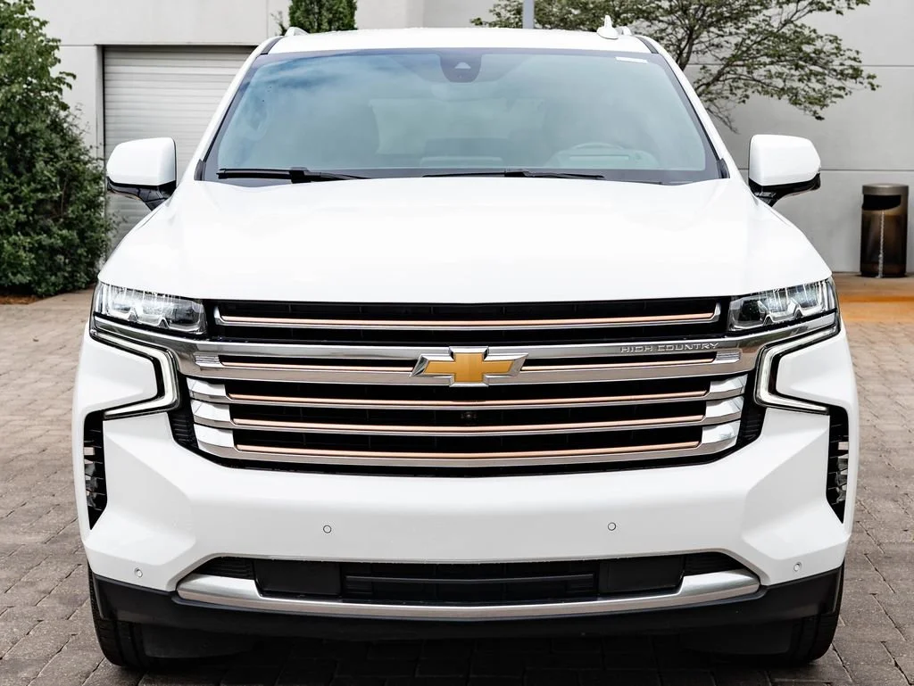 Used 2021 Summit White Chevrolet High Country image 2