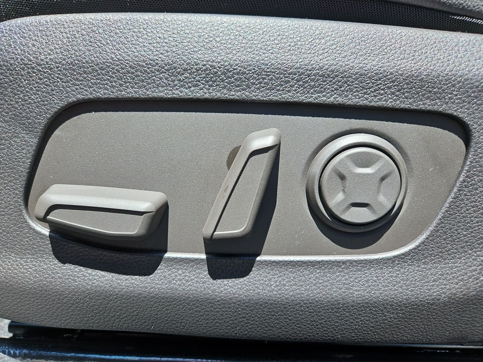New 2026 Snow White Pearl Kia SX Prestige image 21