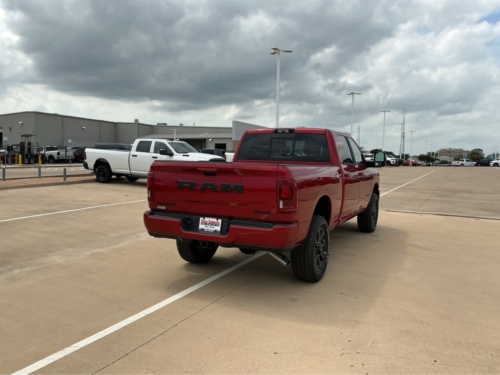 New 2026 Molten Red Pearl-Coat Exterior Paint RAM Laramie image 8