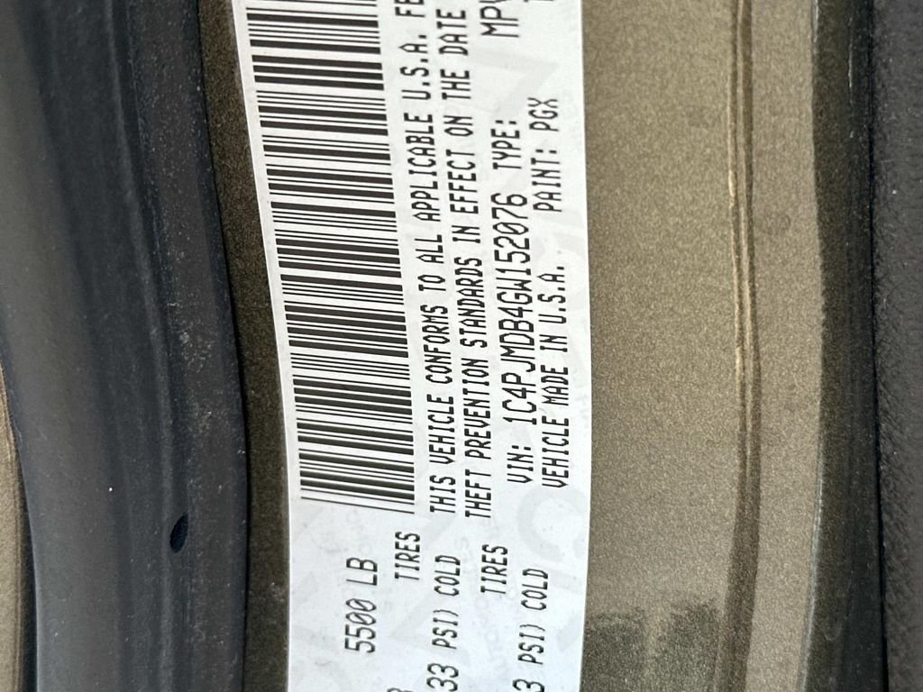 Used 2016 Green Jeep Limited image 31
