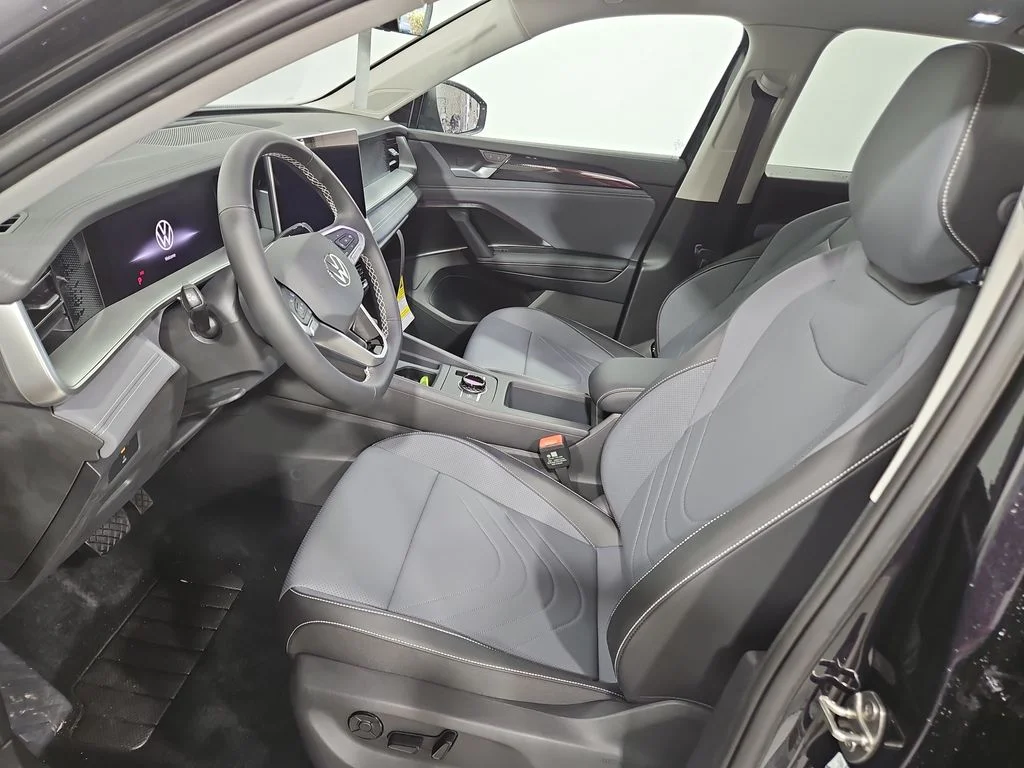 New 2026 Black Volkswagen 2.0T SE image 9
