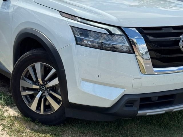 Used 2025 Everest White Pearl Tricoat Nissan SL image 9