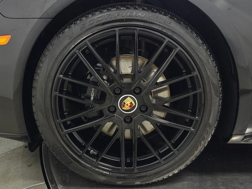 Used 2022  Porsche 4S image 13