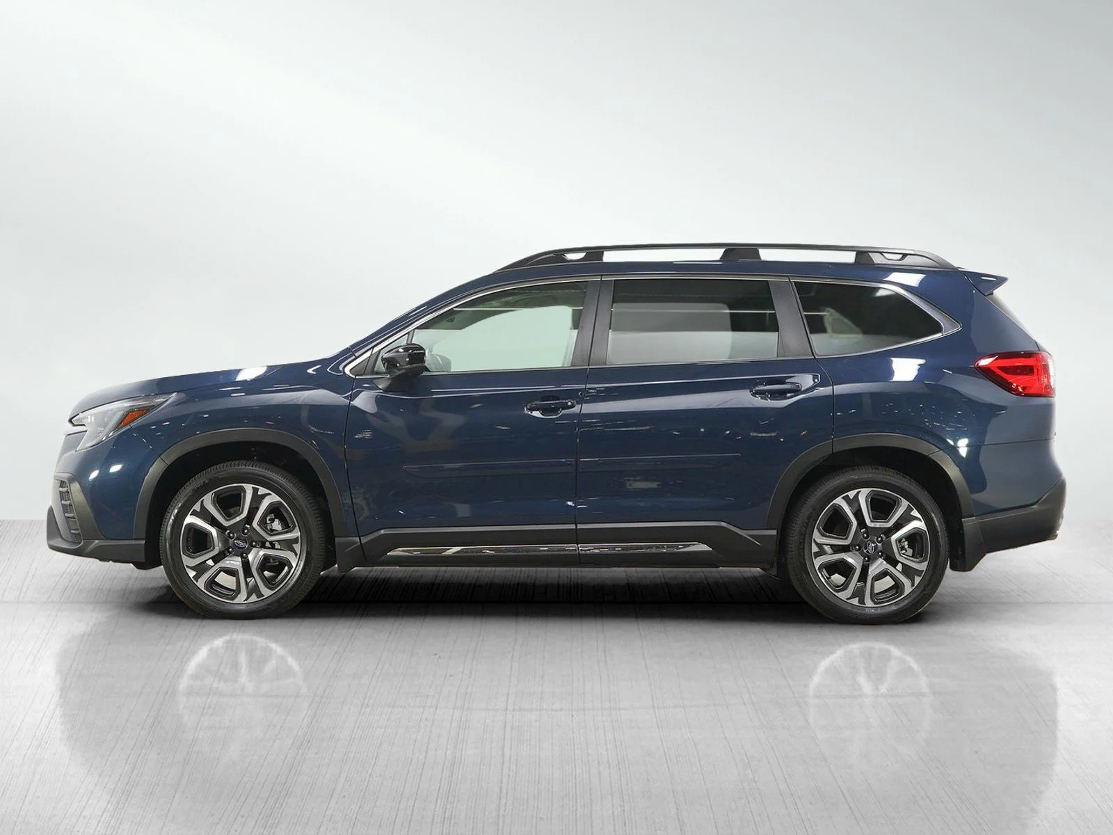 Used 2024 Subaru Ascent Limited with VIN 4S4WMAUD9R3425709 for sale in Burnsville, Minnesota