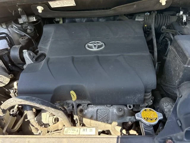 Used 2015 Gray Toyota XLE image 12