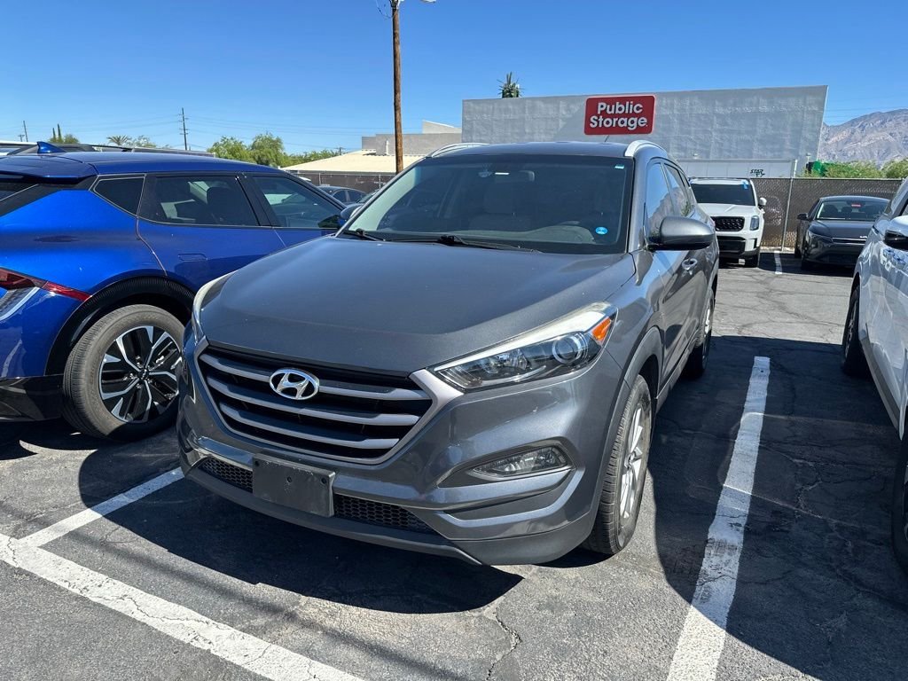Used 2016 Gray Hyundai SE image 3