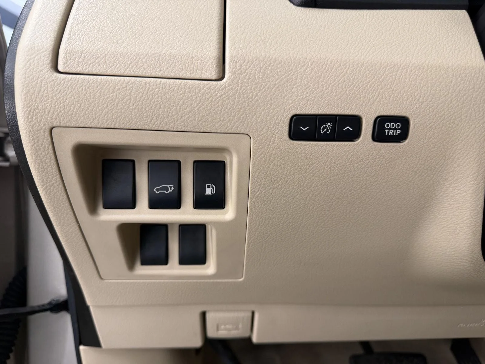 Used 2013 Satin Cashmere Metallic Lexus Base image 14