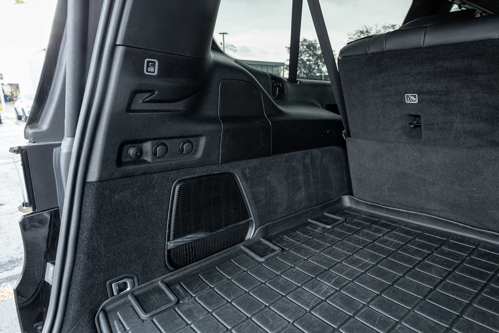 Used 2023 Diamond Black Crystal Pearlcoat Jeep Series III image 51