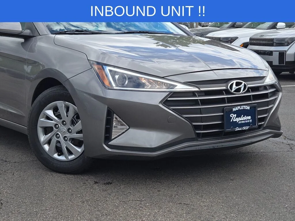 Used 2020 Silver Hyundai SE image 2