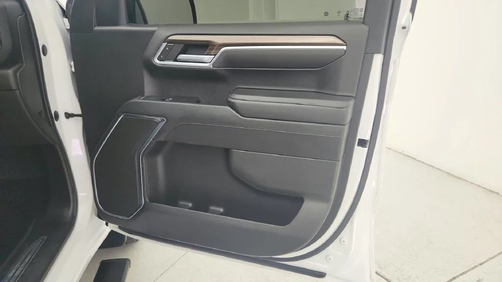 Used 2022 SUMMIT WHITE Chevrolet RST image 31