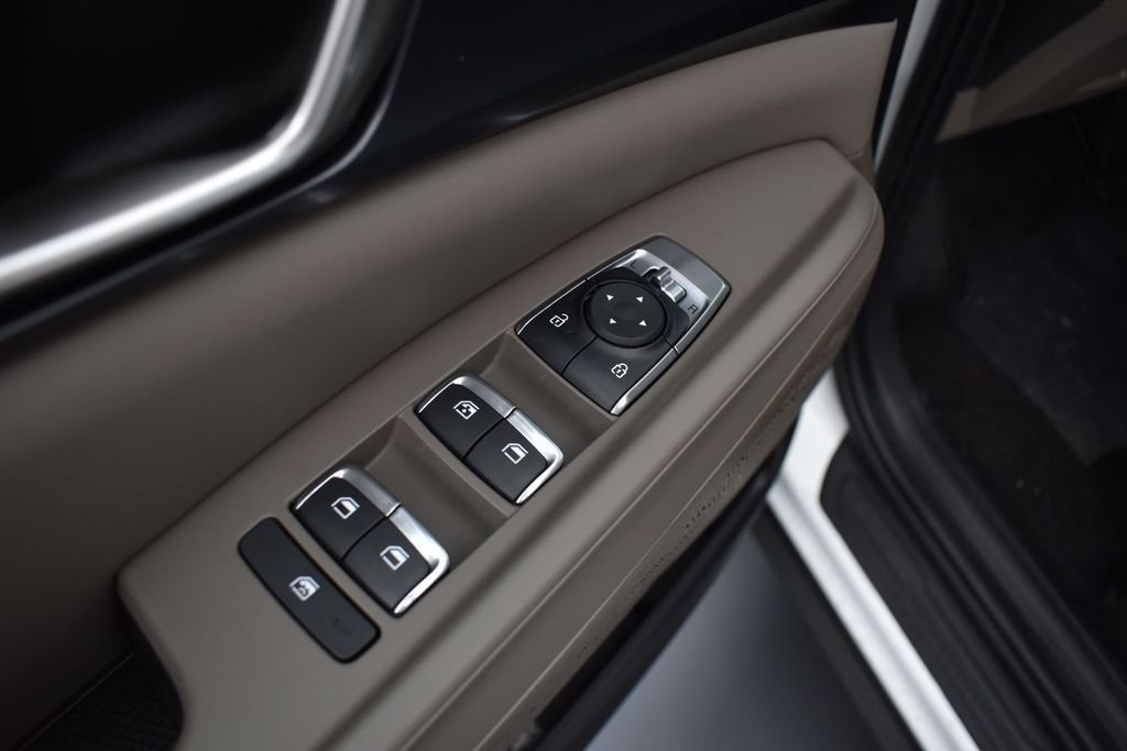 New 2026 Snow White Pearl Kia LXS image 6