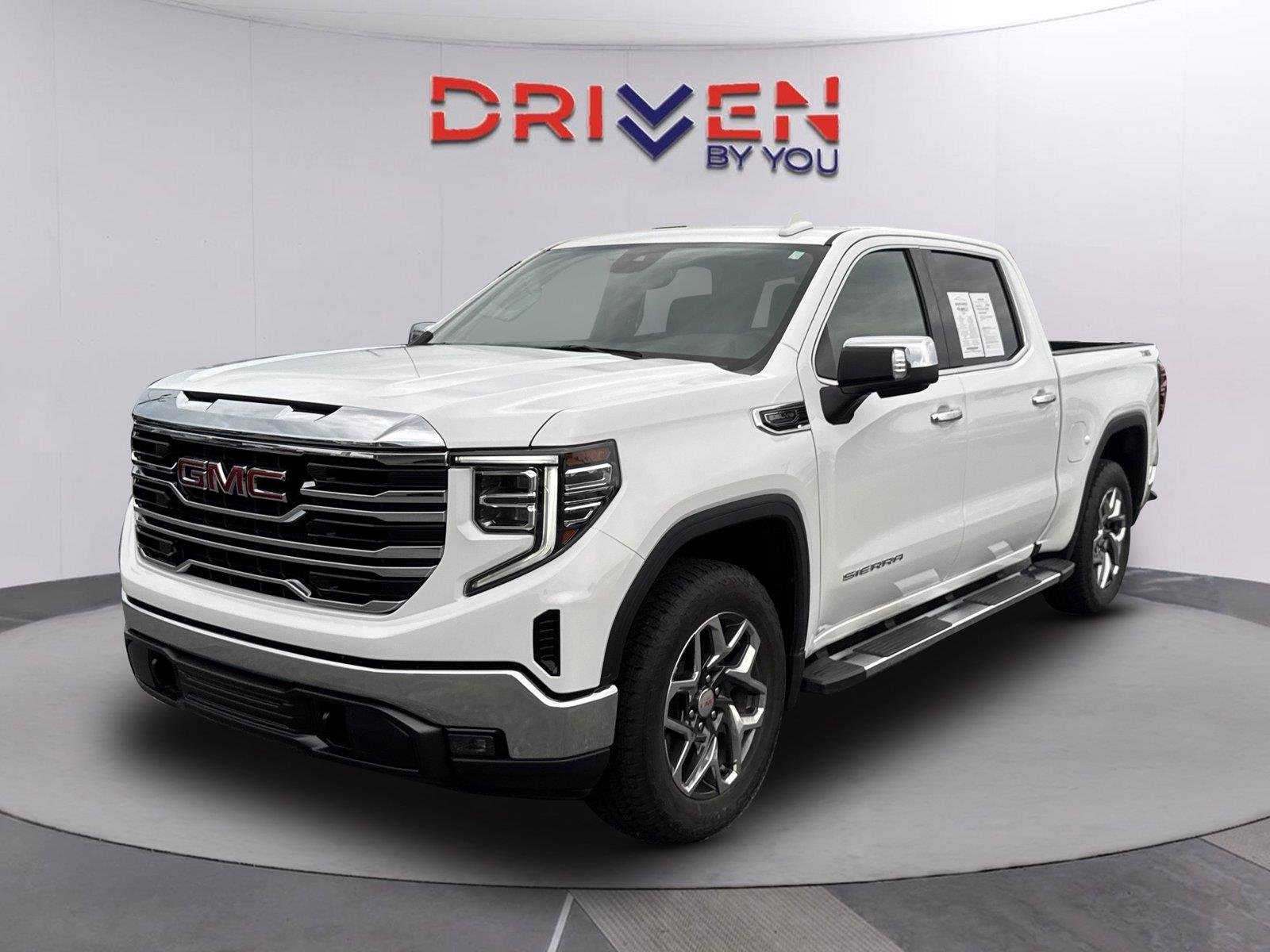 Used 2024 Summit White GMC SLT image 8