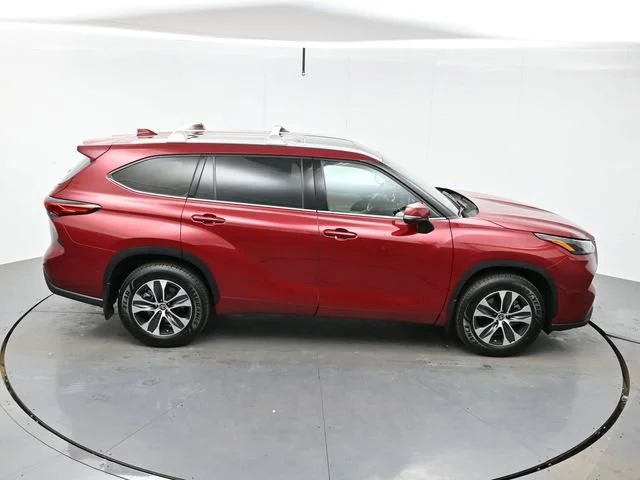 Used 2022 Ruby Flare Pearl Toyota XLE image 41
