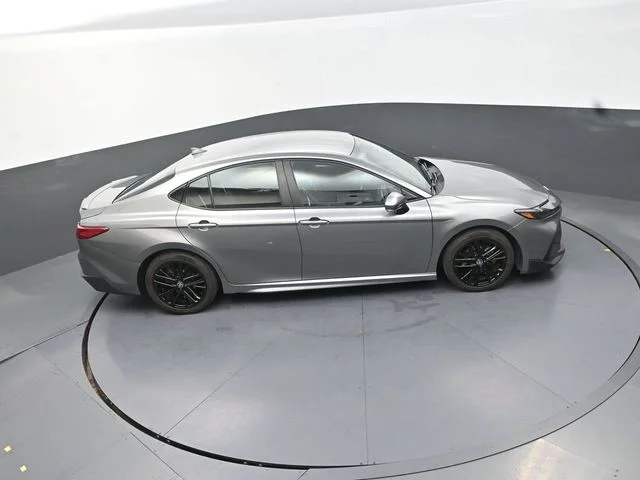 Used 2025  Toyota SE image 29