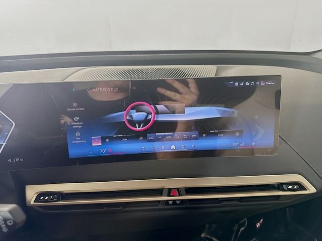 2026 BMW iX 45 - Photo 16