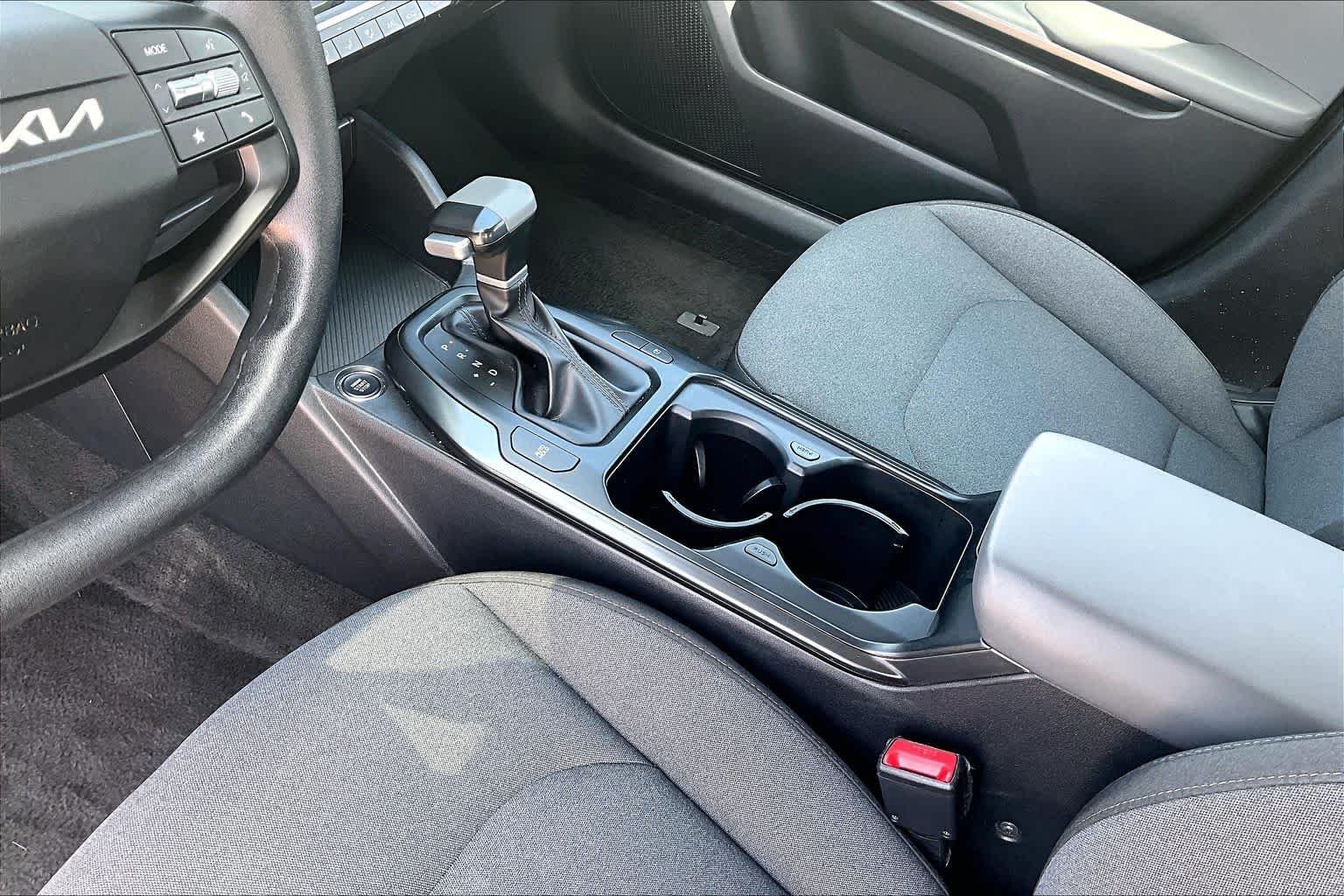 Used 2025 Deep Sea Blue Kia LXS image 12