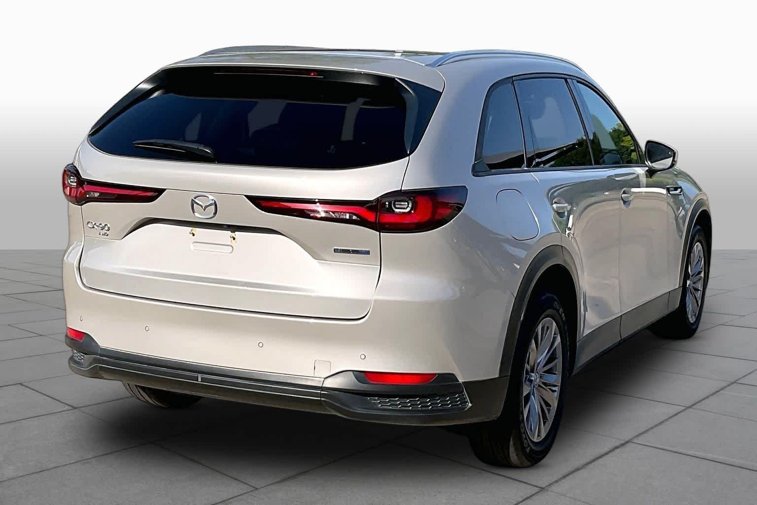 Used 2025 Platinum Quartz Mazda Preferred Package image 13