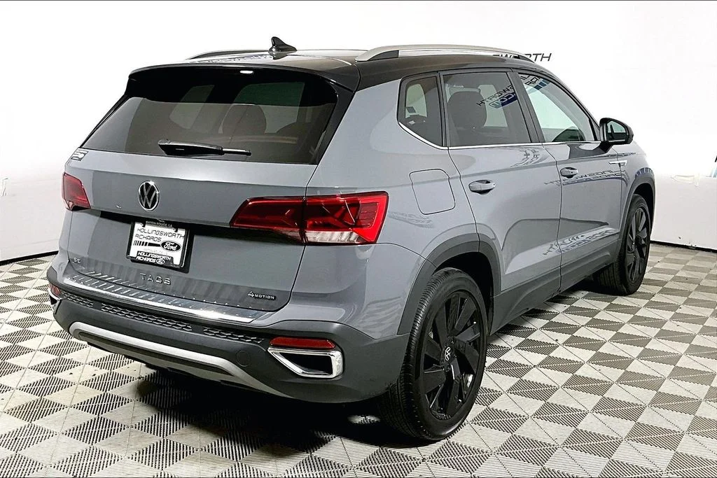 Used 2024 Pure Gray W/Black Roof Volkswagen 1.5T SE image 9