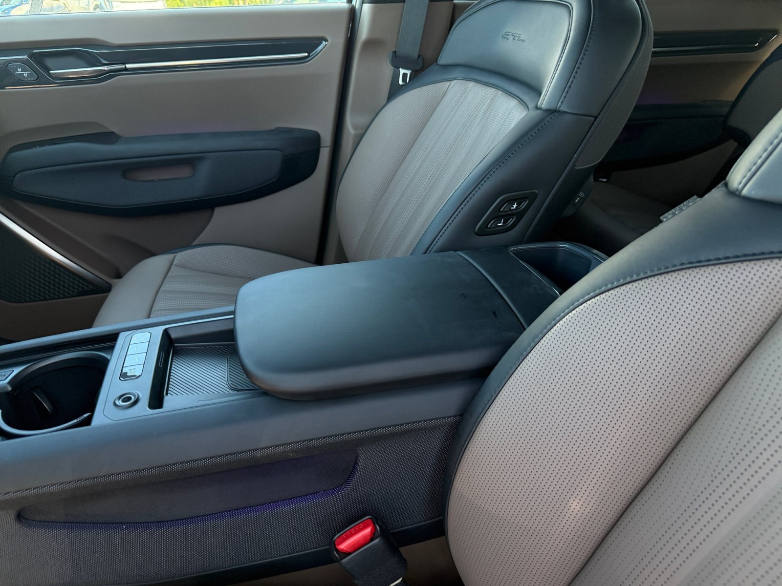 New 2026 Glacial White Pearl/Ebony Black Roof Kia GT-Line image 14