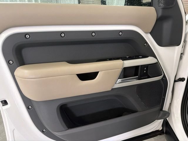 Used 2020 Fuji White Land Rover HSE image 9