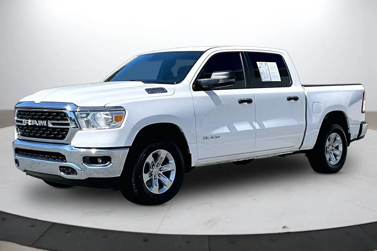 Used 2023 White Ram Big Horn/Lone Star image 4