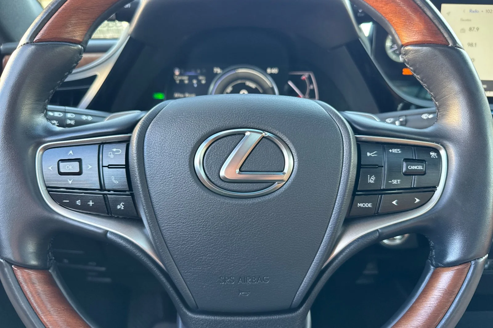 Certified Used 2025 White Pearl Lexus 300h Luxury image 20