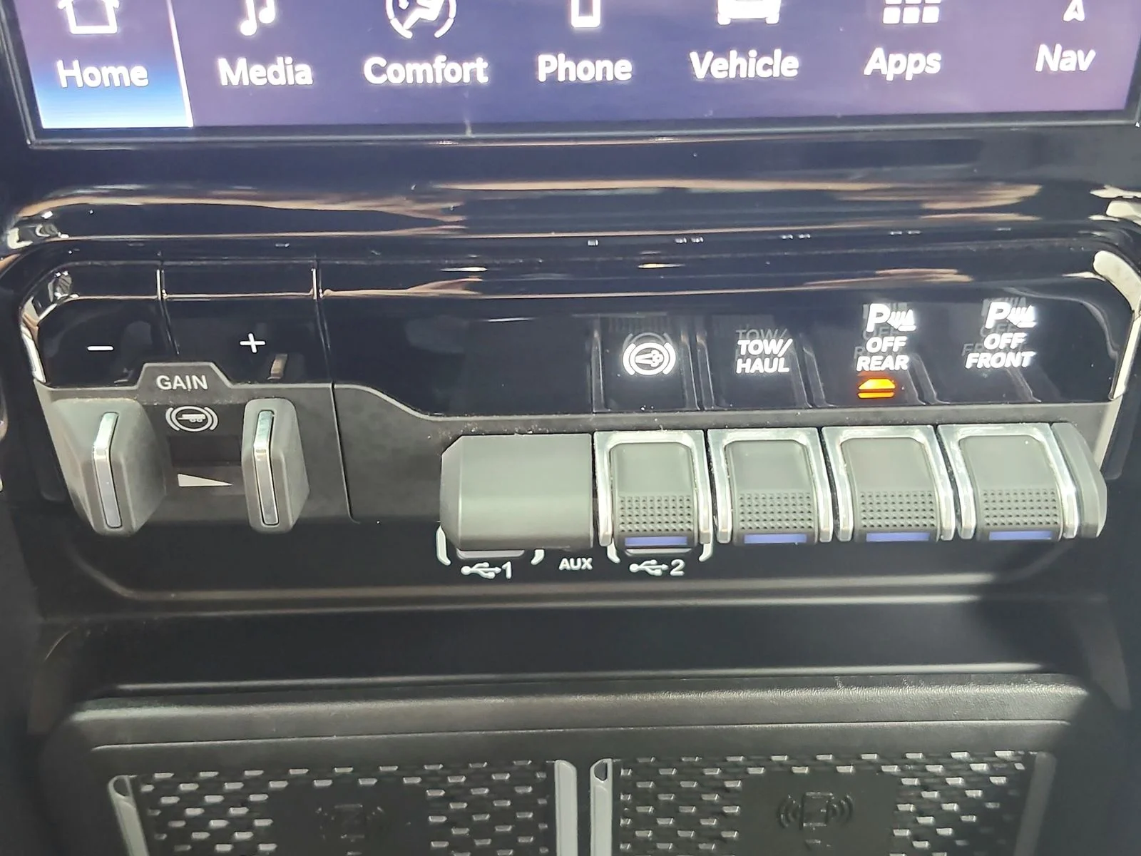 Used 2025 White Ram Laramie image 34