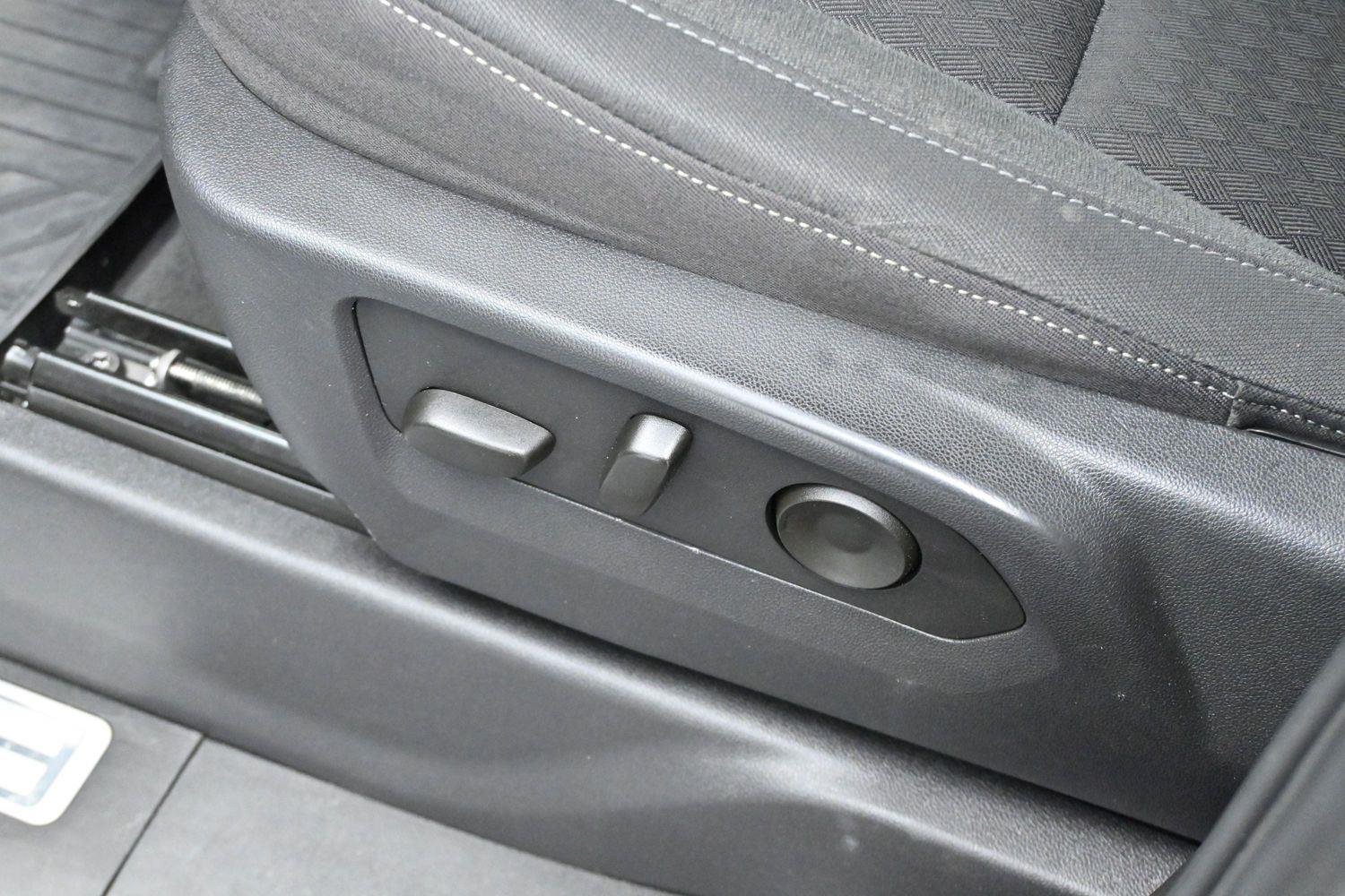 Used 2025 Summit White Chevrolet LT image 14