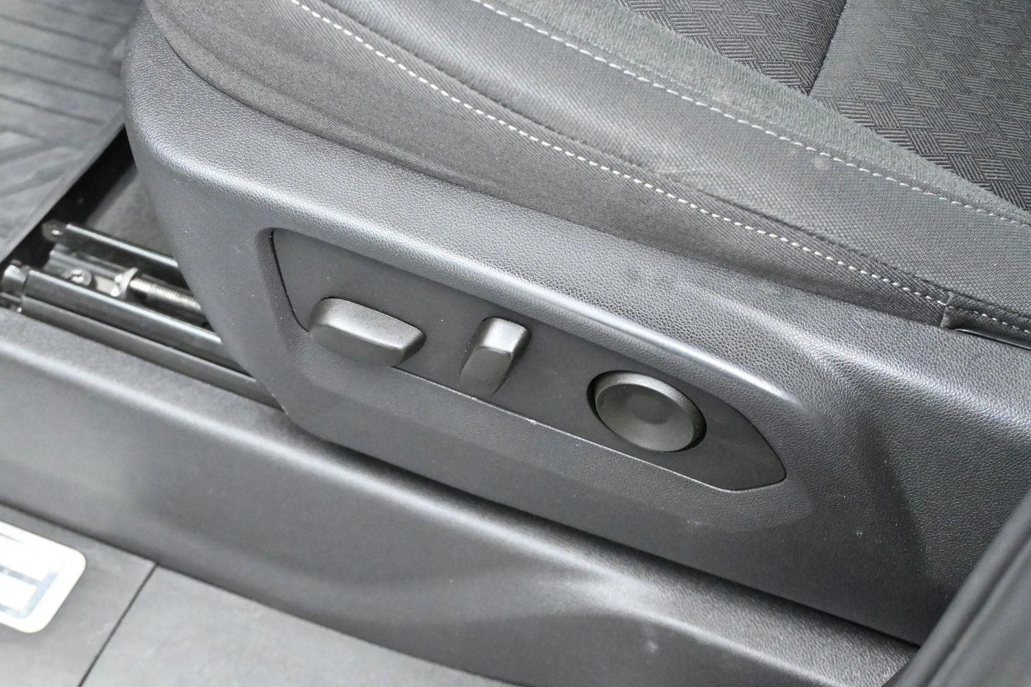 Used 2025 Summit White Chevrolet LT image 14
