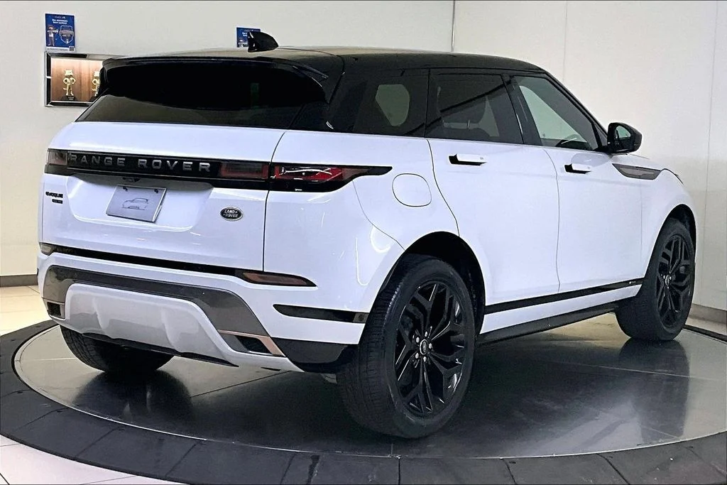 Used 2020 White Land Rover R-Dynamic HSE image 2