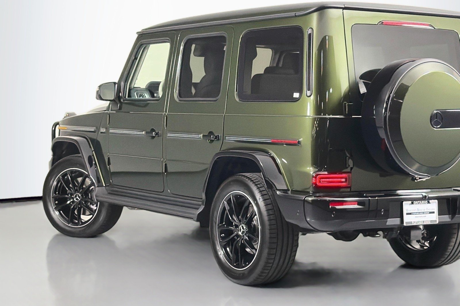 Certified Used 2025 MANUFAKTUR Olive Metallic Mercedes-Benz G 550 image 16