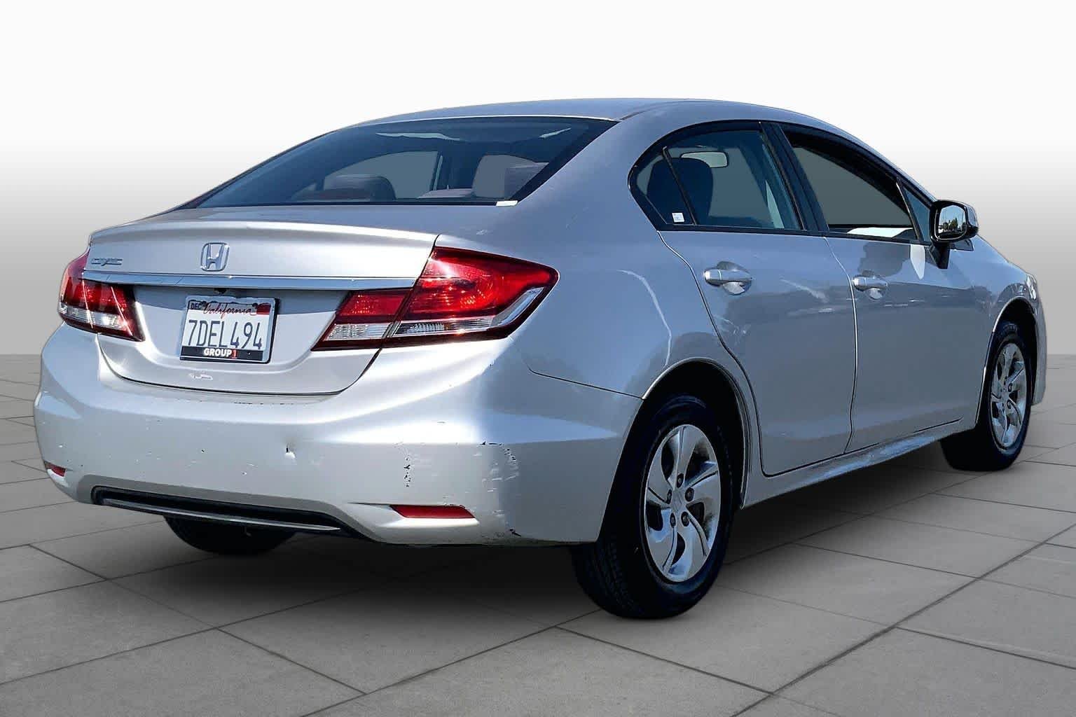 Used 2013 Alabaster Silver Metallic Honda LX image 12
