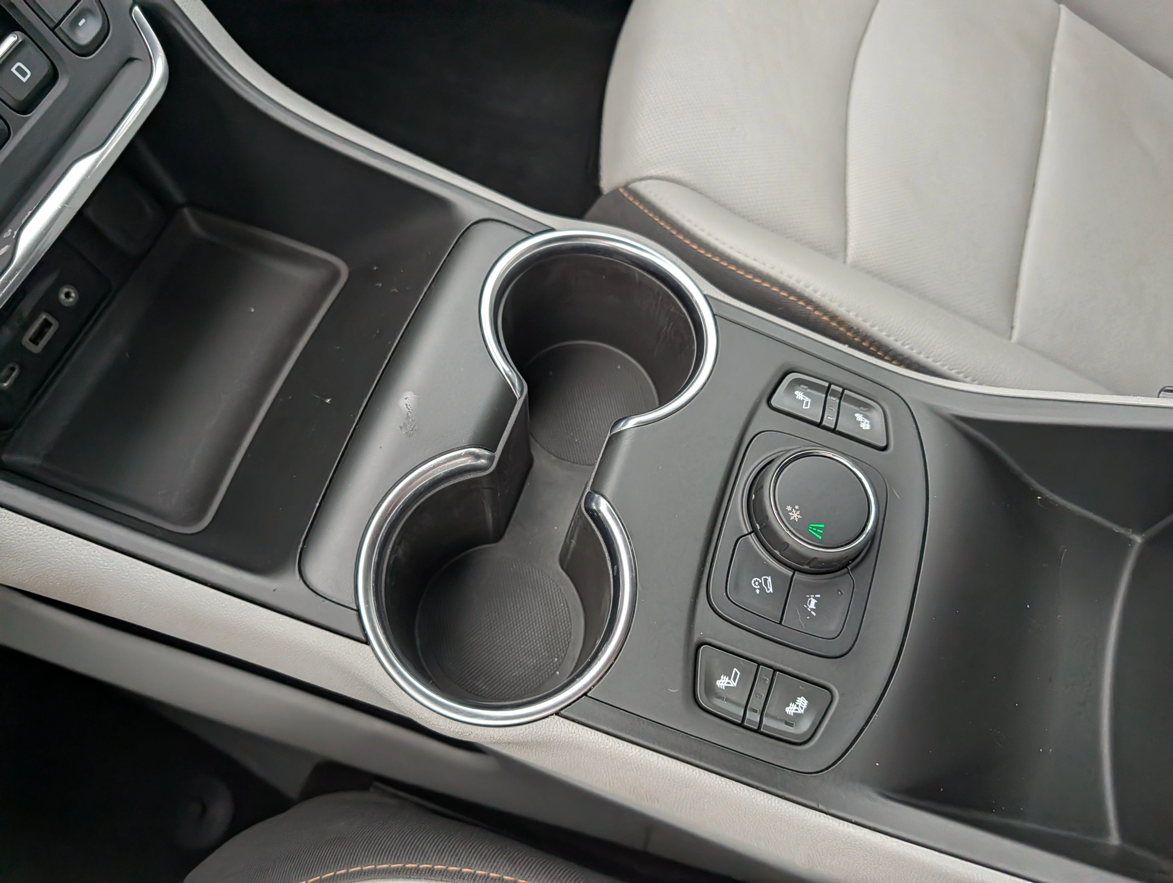 Used 2018 Graphite Gray Metallic GMC SLT image 33