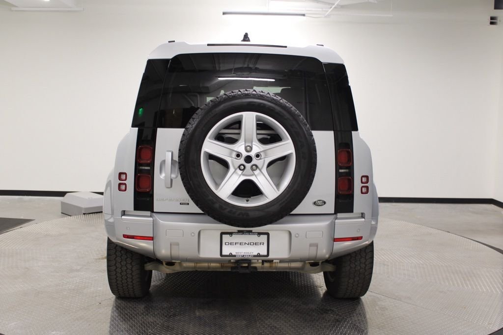 Used 2022  Land Rover XS Edition image 6