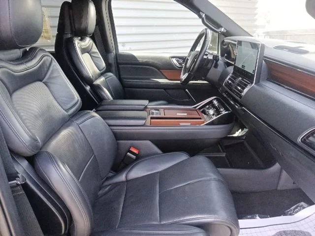 Used 2024 Black Lincoln Reserve image 37