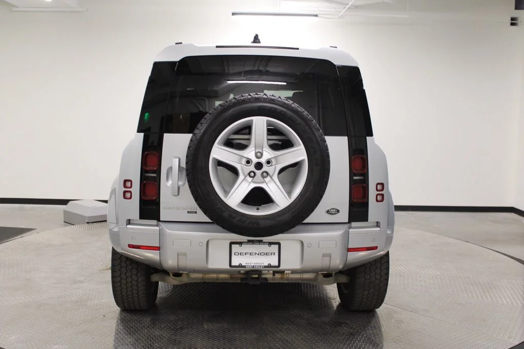 Used 2022 Silver Land Rover XS Edition image 6