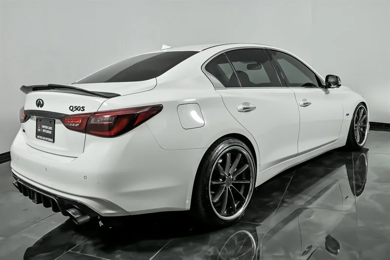 Used 2018 Majestic White INFINITI 3.0T Sport image 9