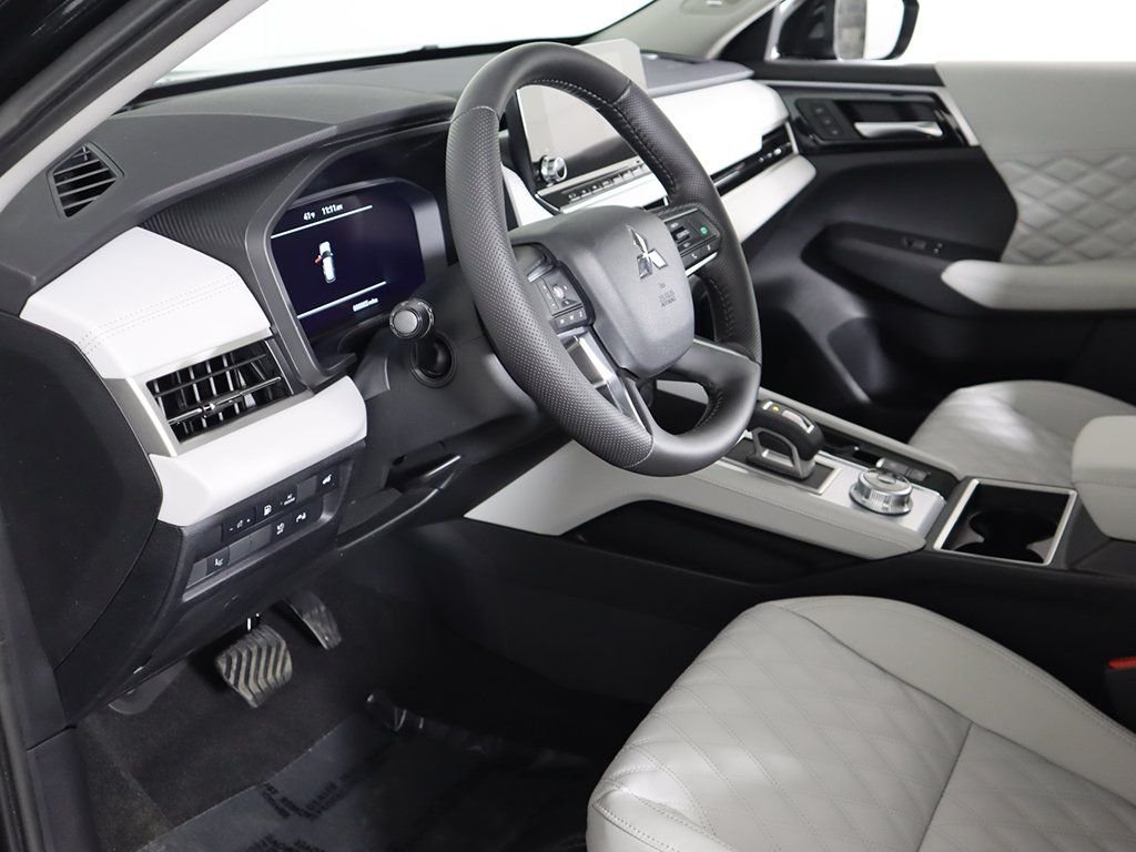 2025 Mitsubishi Outlander Plug-in Hybrid Platinum Edition - Photo 29