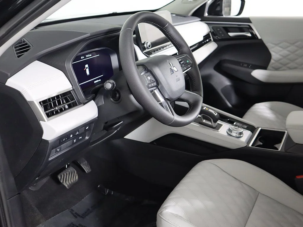 2025 Mitsubishi Outlander Plug-in Hybrid Platinum Edition - Photo 29