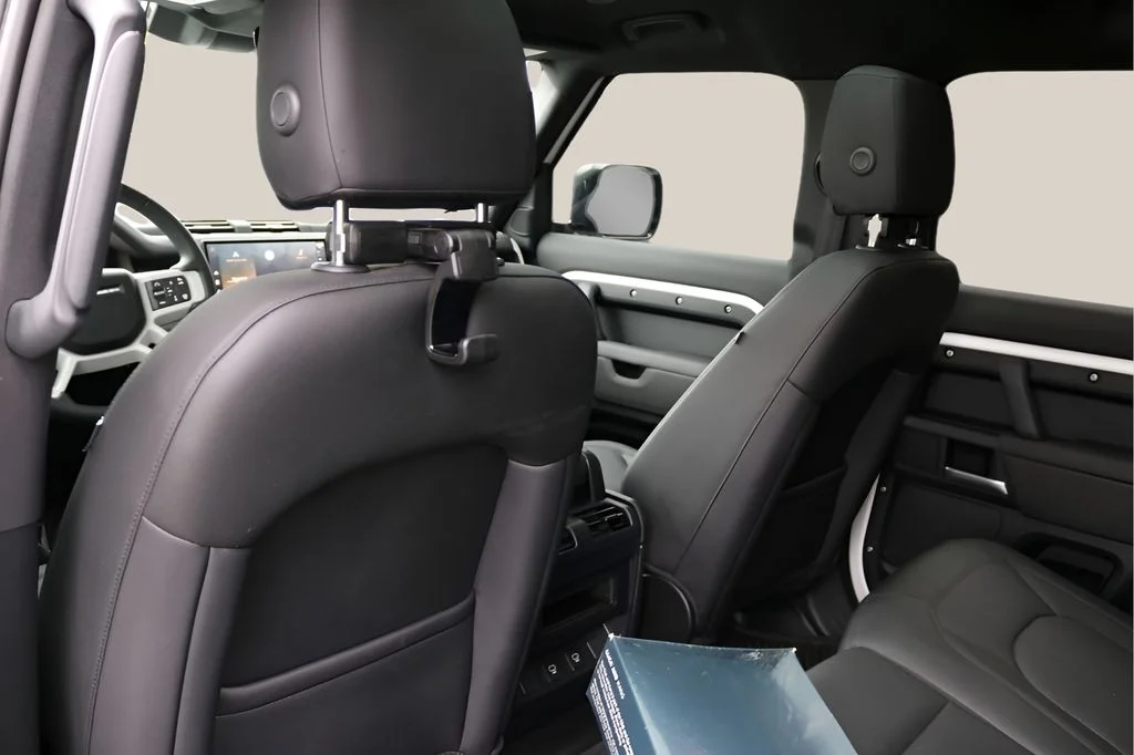 Used 2025 White Land Rover S image 17