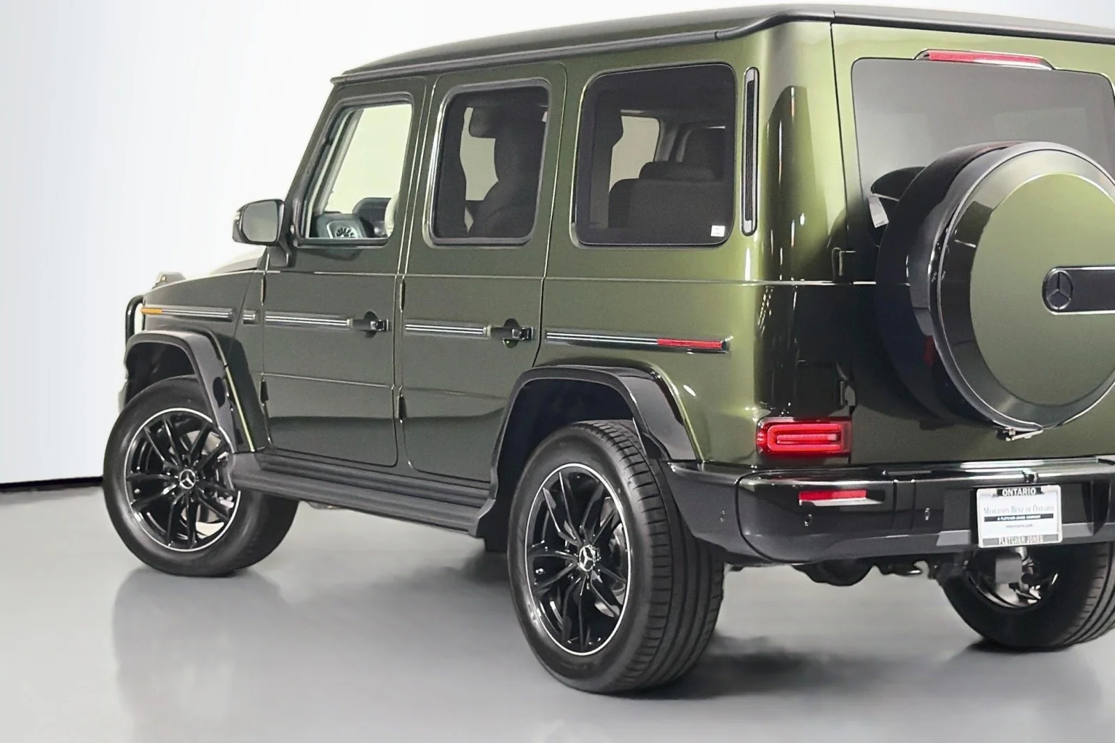 Certified Used 2025 MANUFAKTUR Olive Metallic Mercedes-Benz G 550 image 16