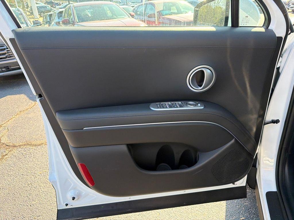 New 2026 White Hyundai SEL FWD image 10