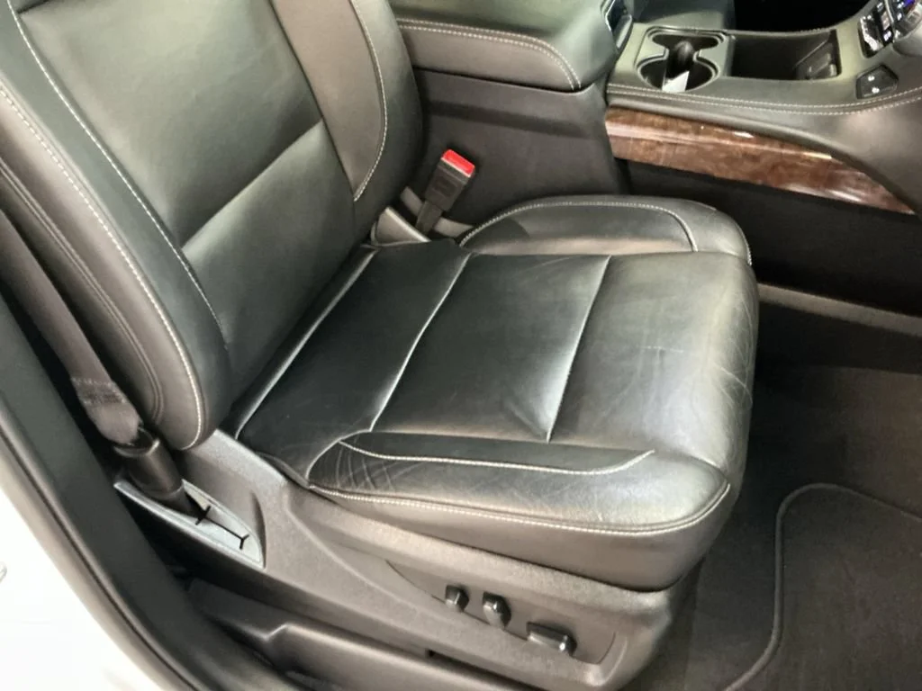 Used 2020 SUMMIT WHITE Chevrolet LT image 29