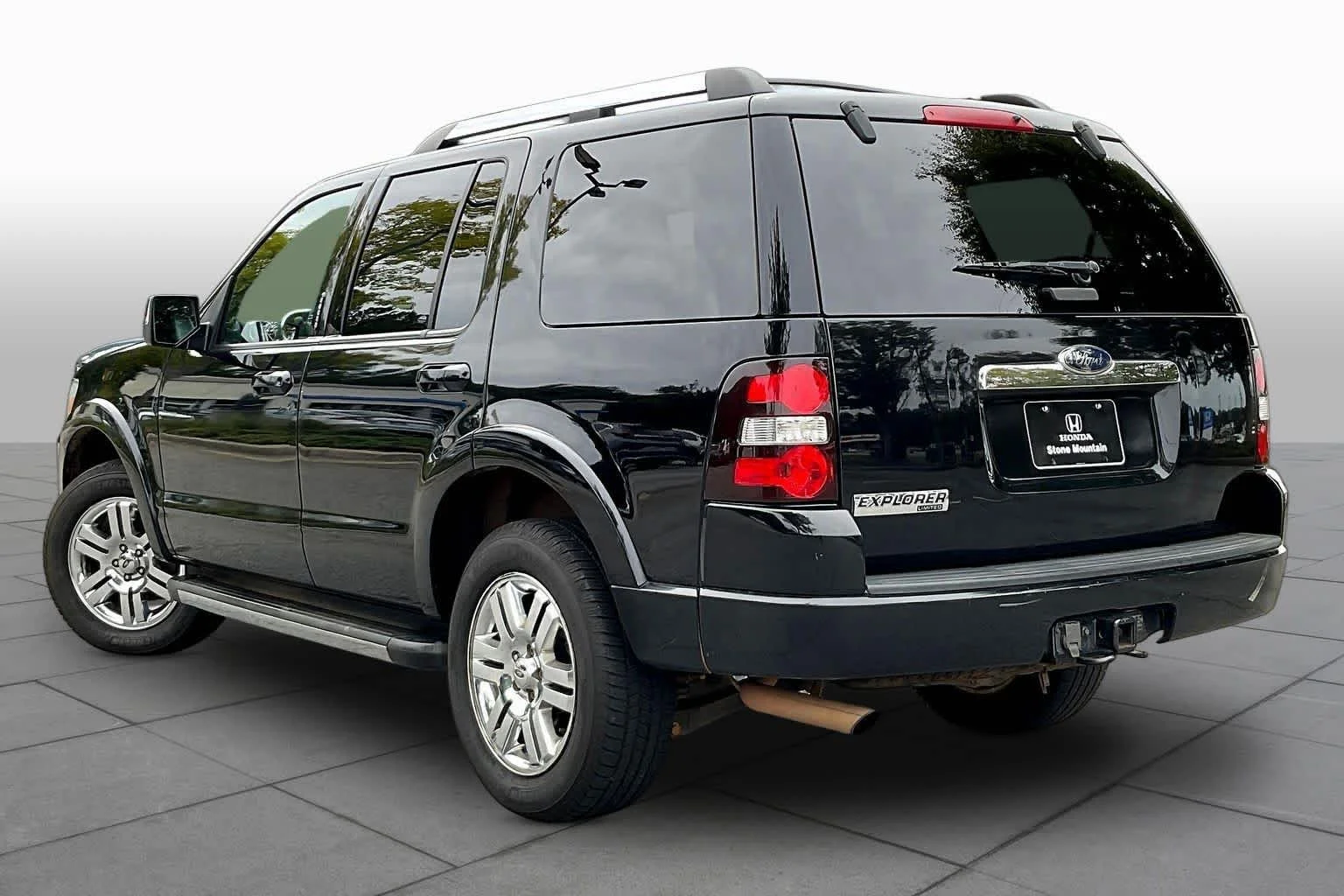 Used 2009 Black Ford Limited image 10