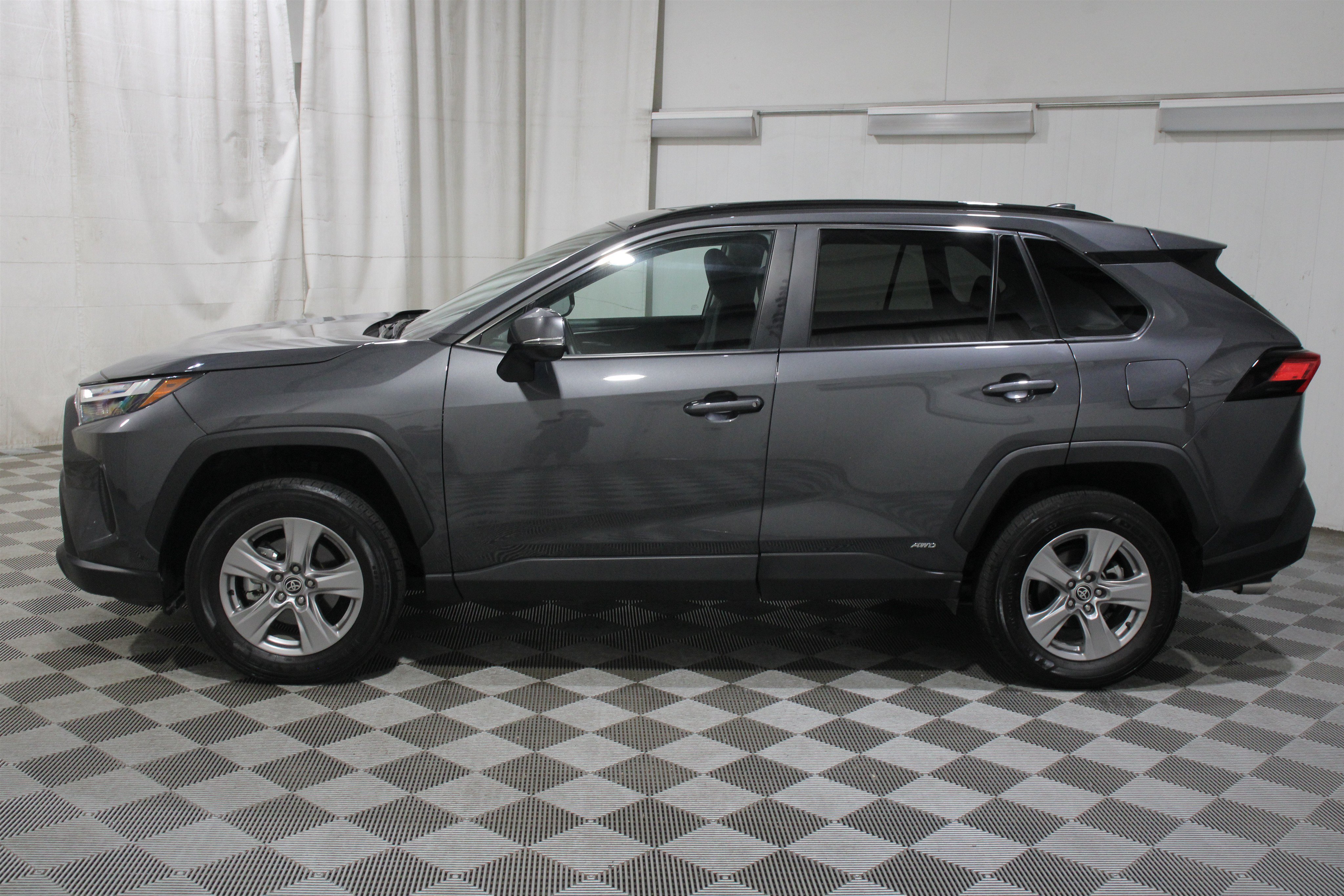 Used 2025 Magnetic Gray Metallic Toyota Hybrid XLE image 36