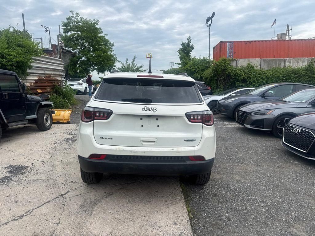 Used 2020 White Jeep Latitude image 5