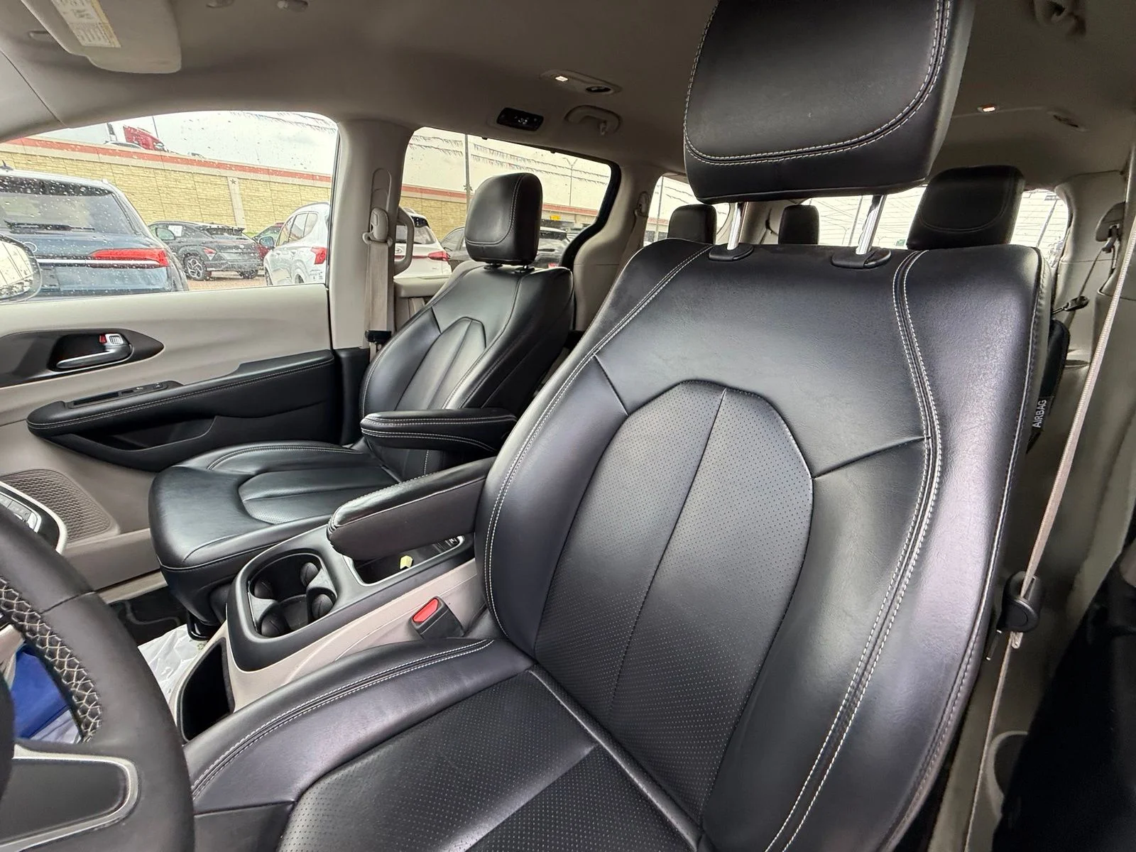 Used 2023 Black Chrysler Touring L image 11