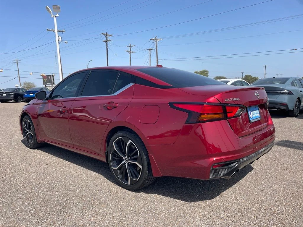 Used 2024 Red Nissan 2.5 SR image 5